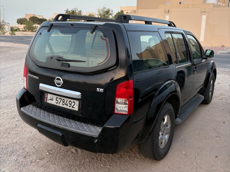 Nissan Pathfinder SE 2010 - Image 2