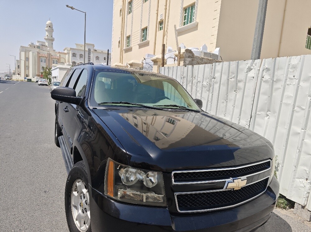 Chevrolet Suburban LS 2011 - Image 2