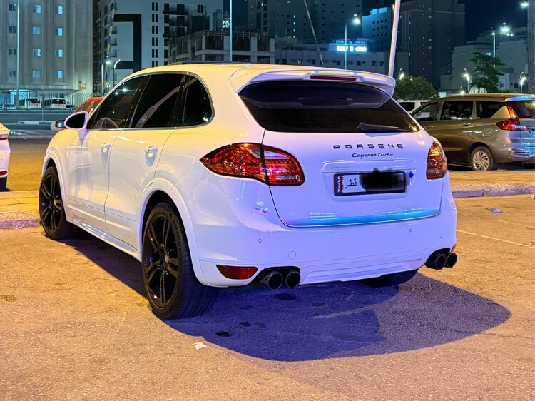 Porsche Cayenne Turbo  2011 - Image 3
