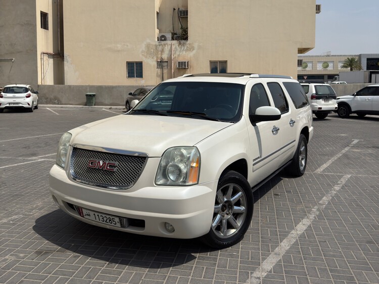 GMC Yukon Denali XL 2011 - Image 3
