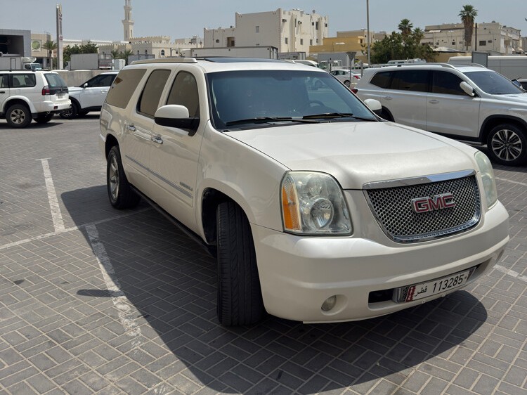 GMC Yukon Denali XL 2011