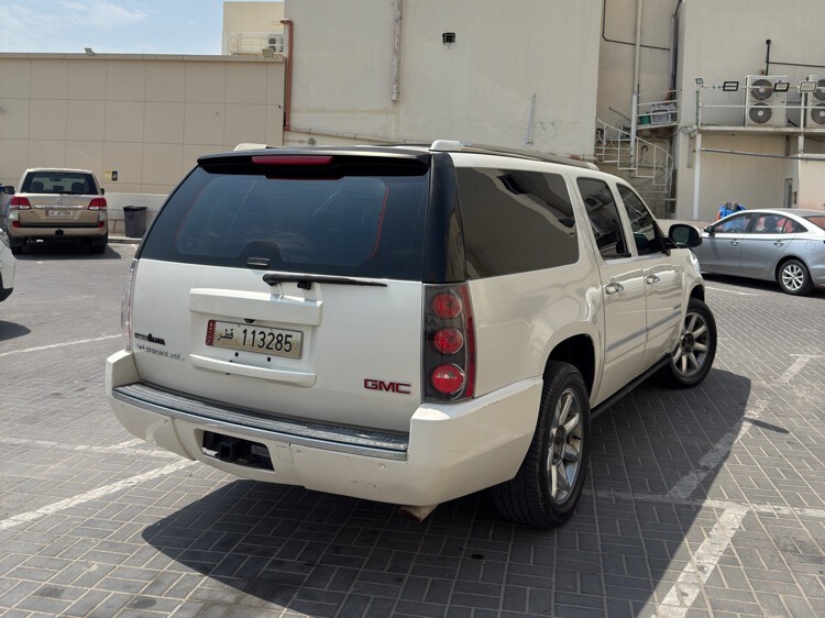 GMC Yukon Denali XL 2011 - Image 4