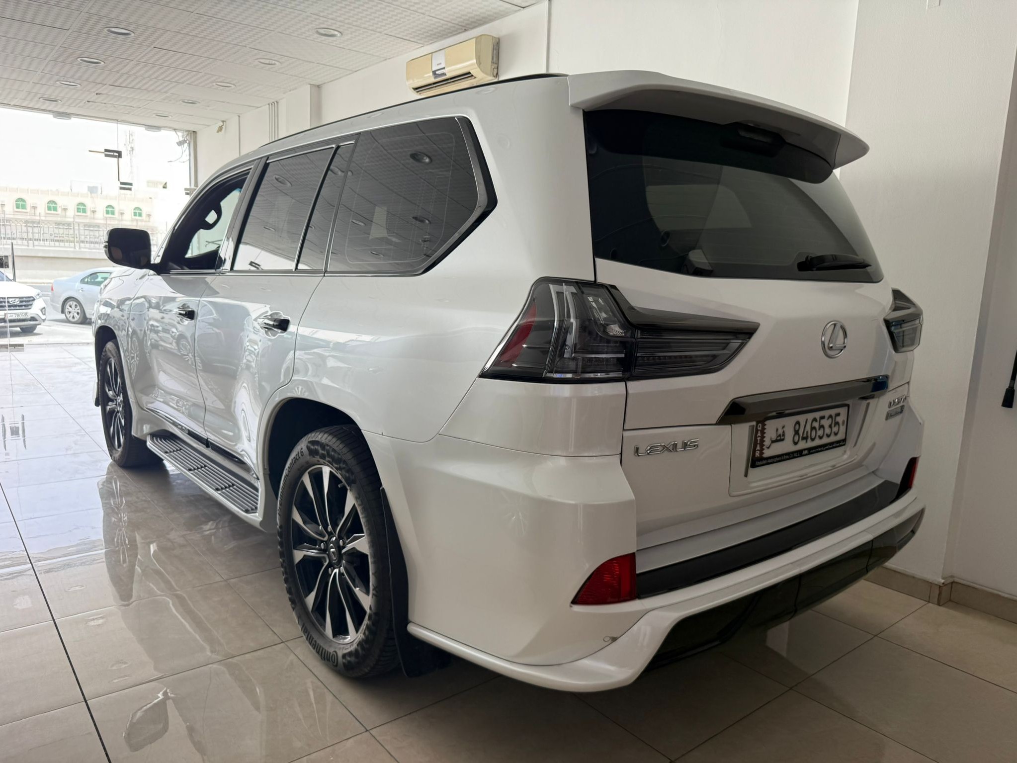 Lexus LX 570 S Black Edition 2021 - Image 4