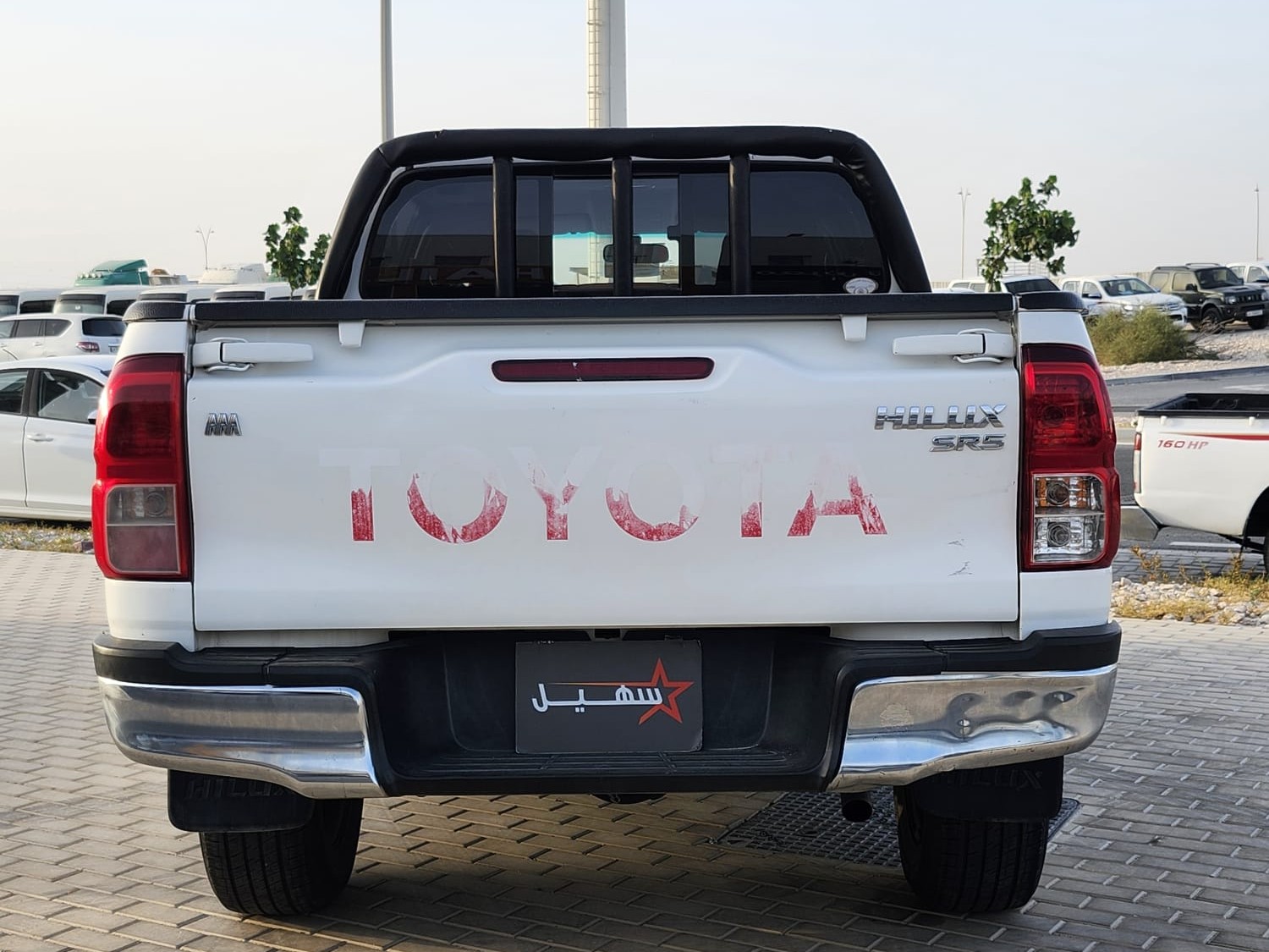 Toyota Hilux SR5 2016 - Image 2