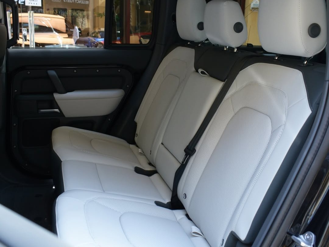 Land Rover Defender 110 S 2025 - Image 3