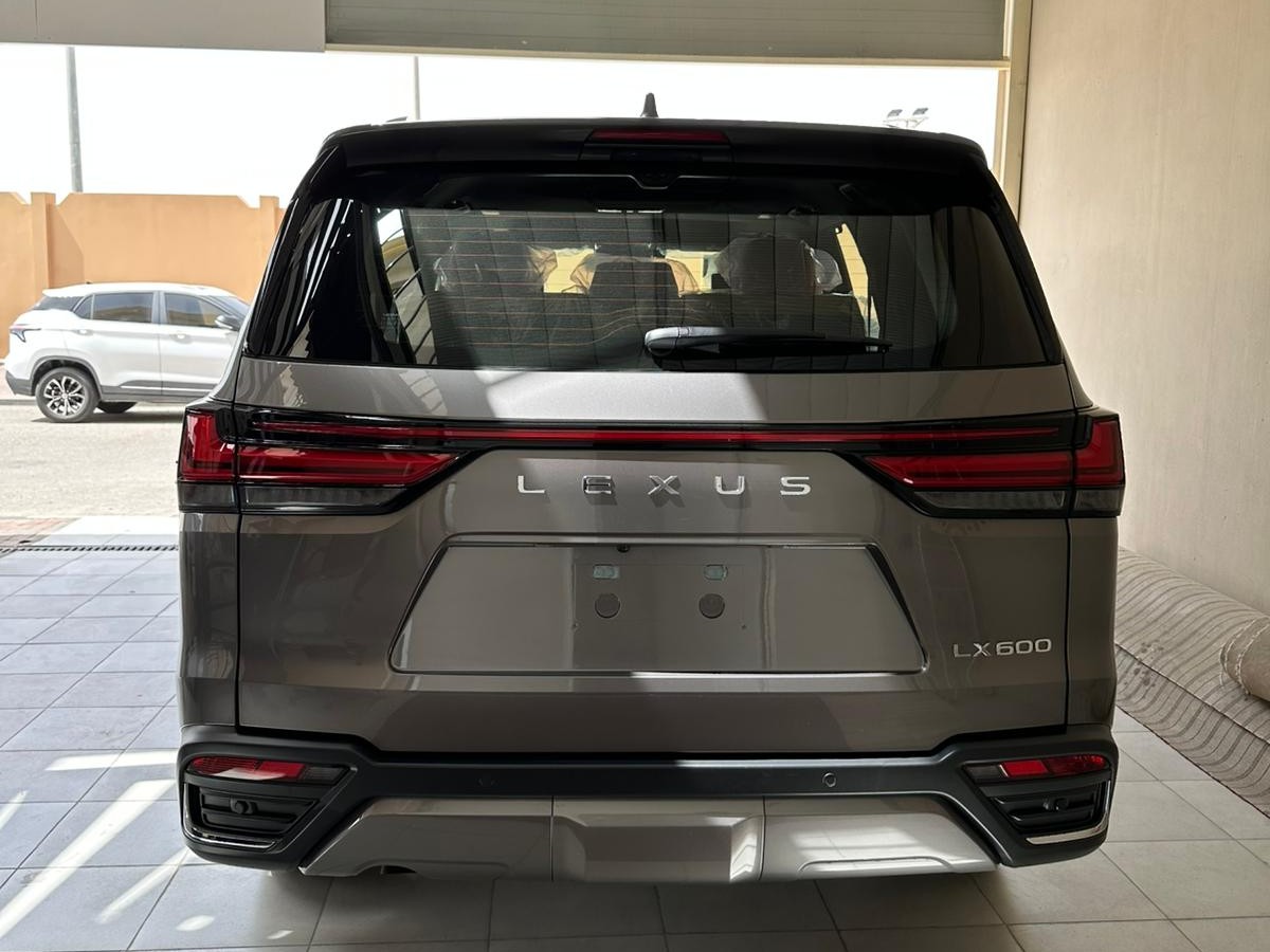 Lexus LX 600 URBAN PACKAGE 2026 - Image 3