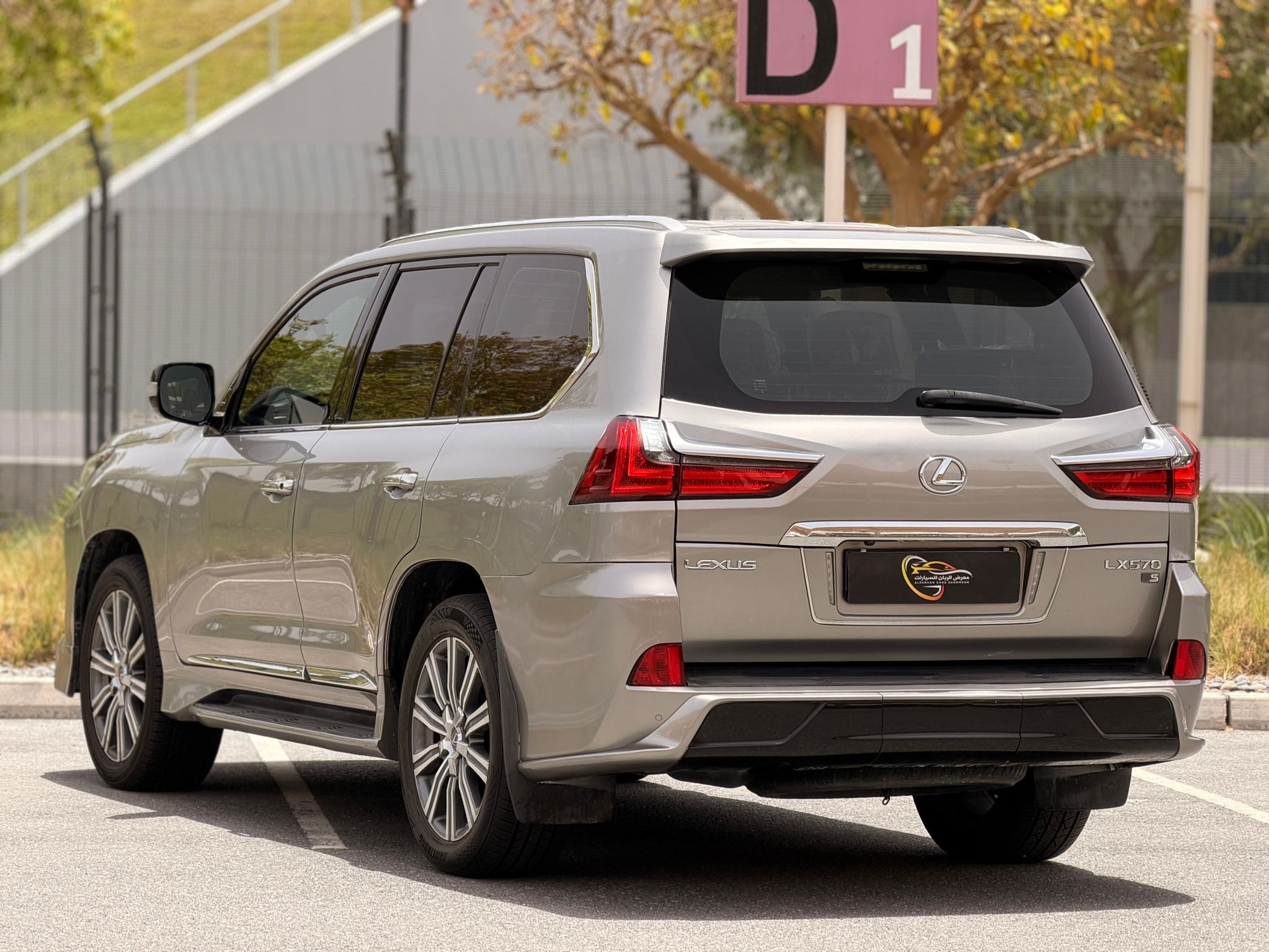 Lexus LX 570 S 2017 - Image 4
