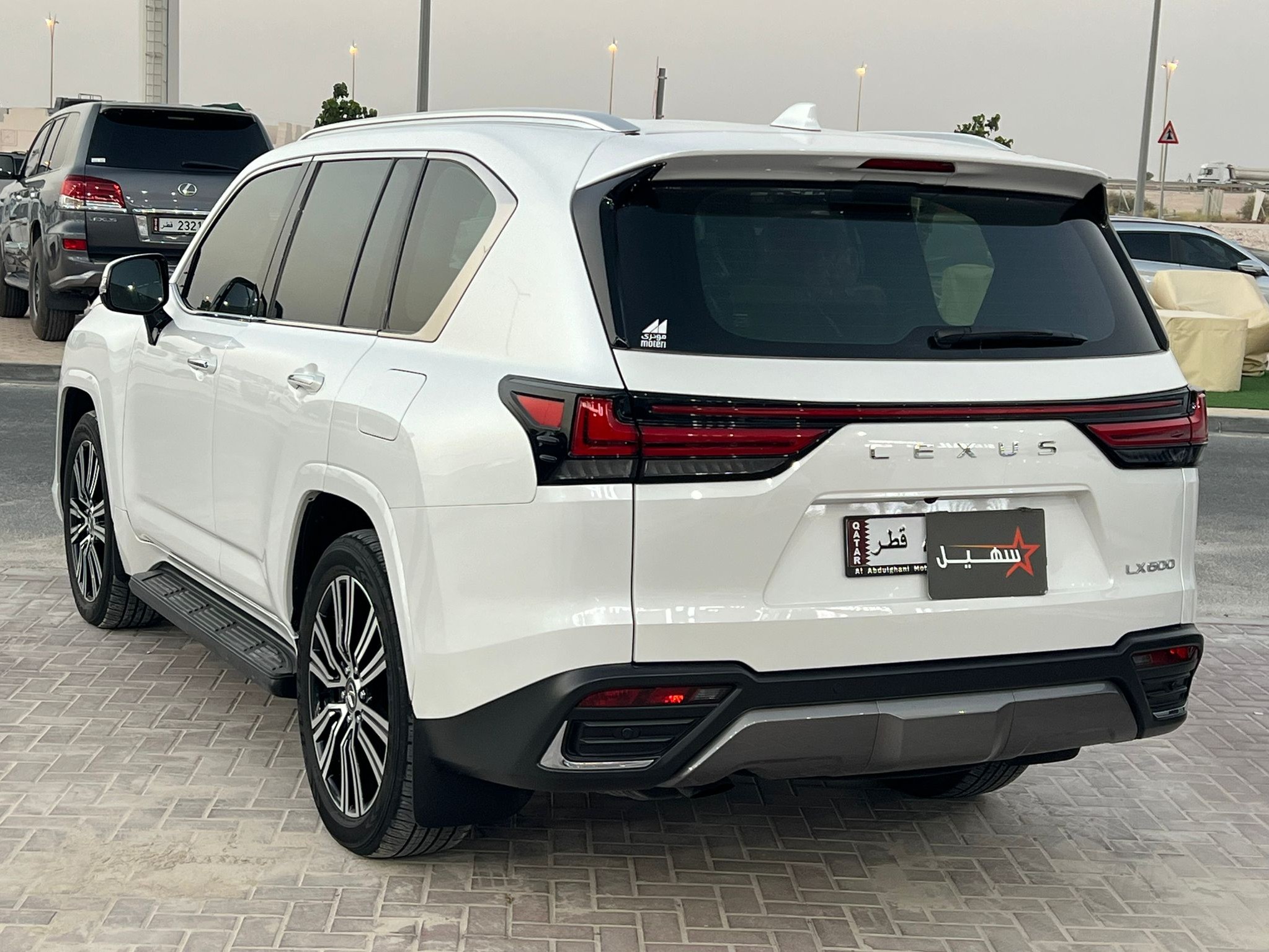 Lexus LX 600 Luxury  2025 - Image 4
