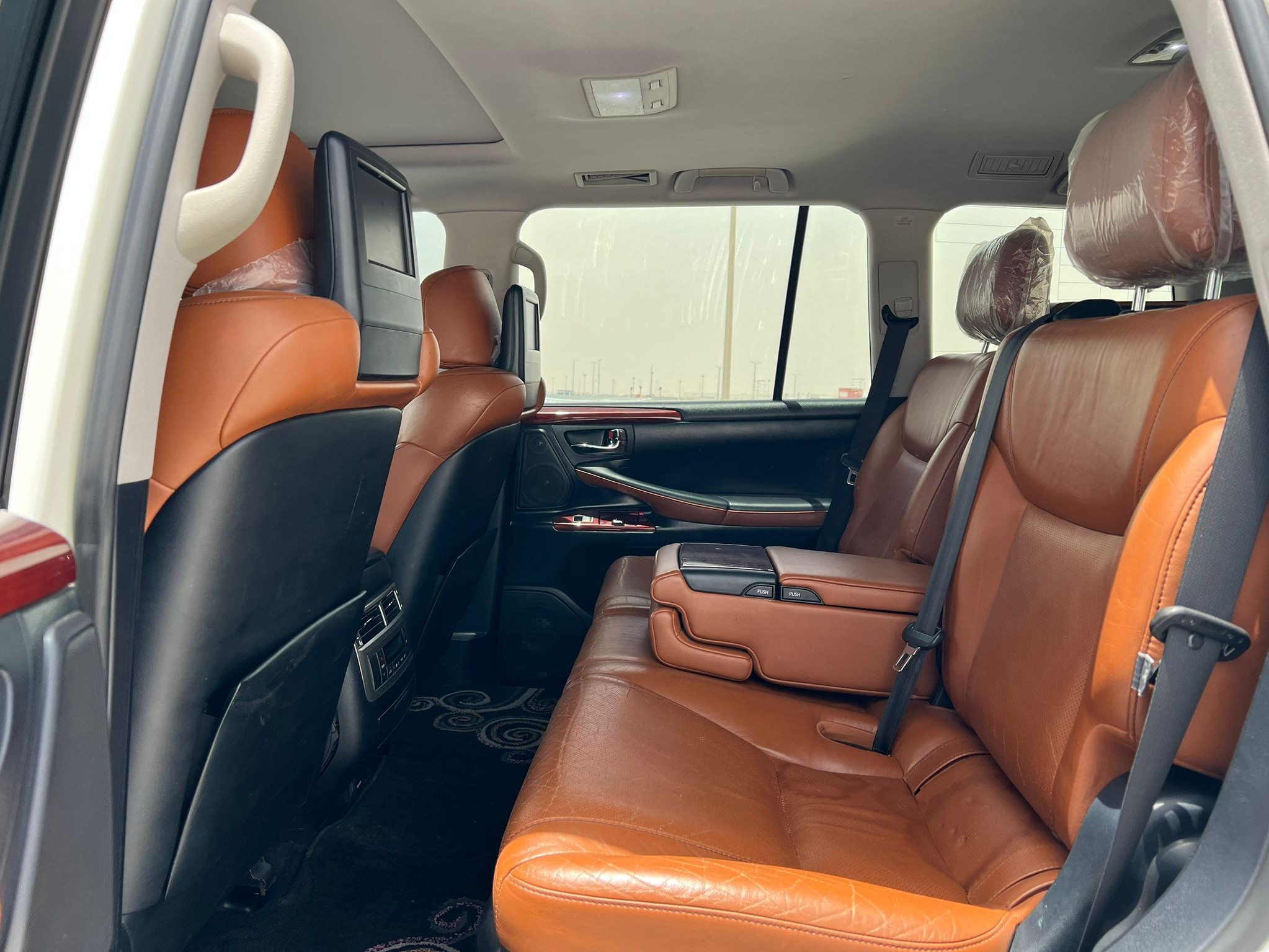 Lexus LX 570 2013 - Image 2