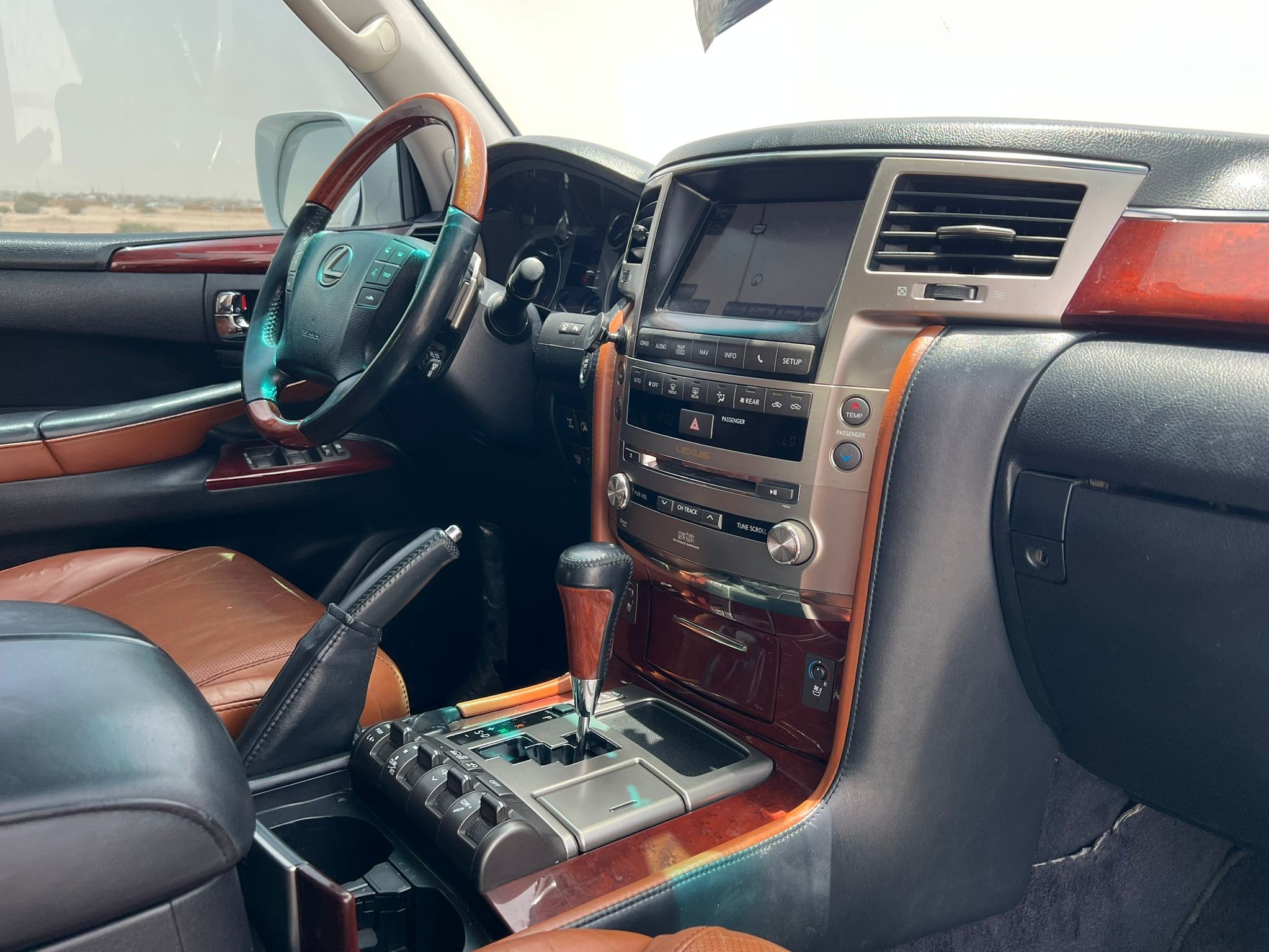 Lexus LX 570 2013 - Image 4