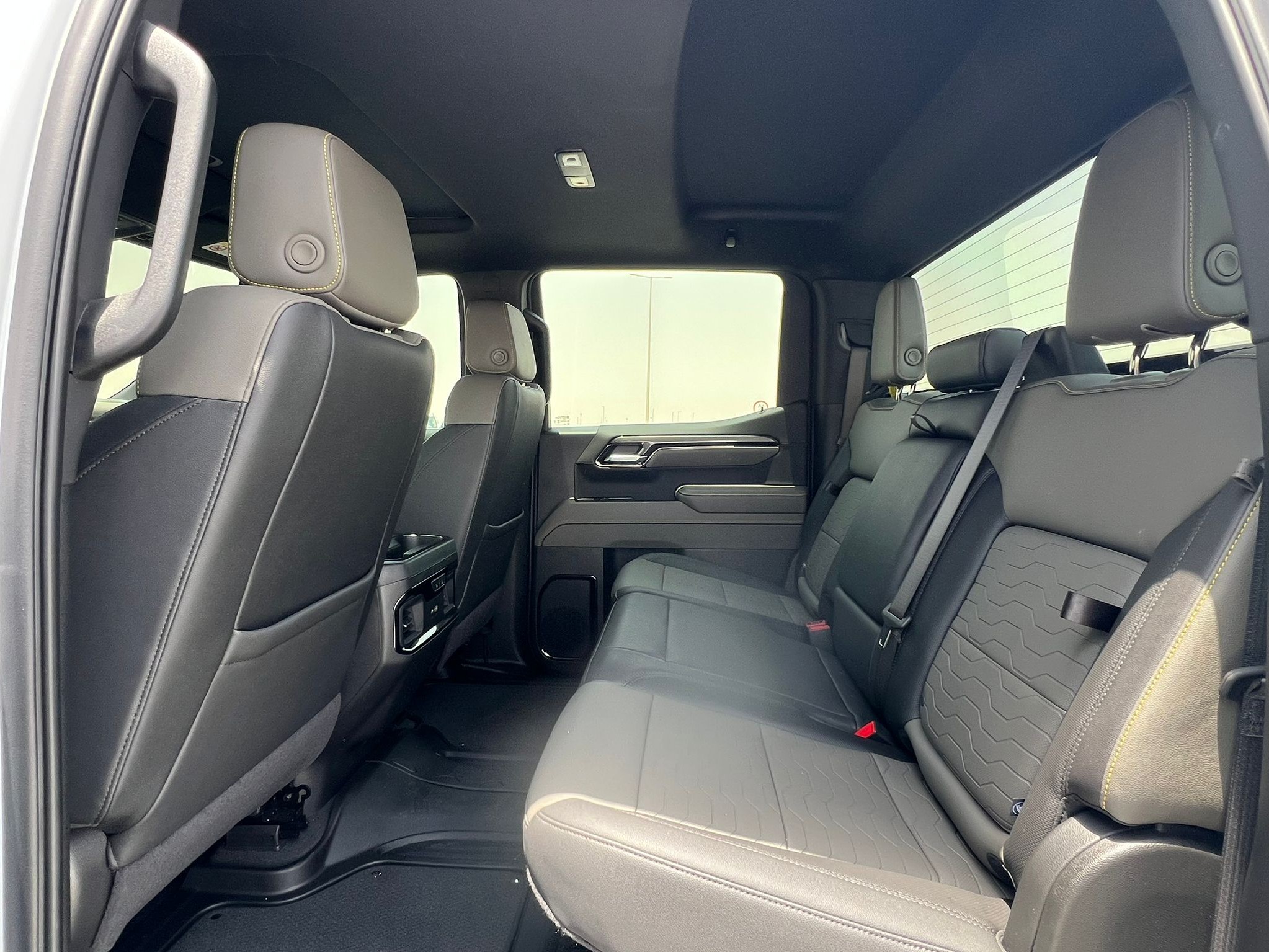 Chevrolet Silverado ZR 2 2025 - Image 3
