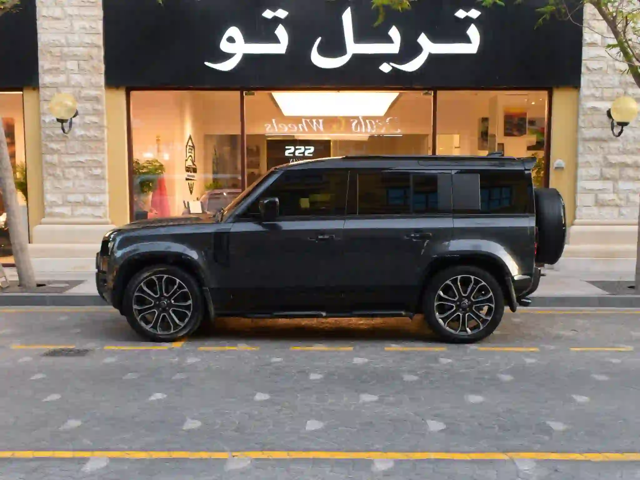 Land Rover Defender 110 3.0i6 X-Dynamic HSE 2025 - Image 4