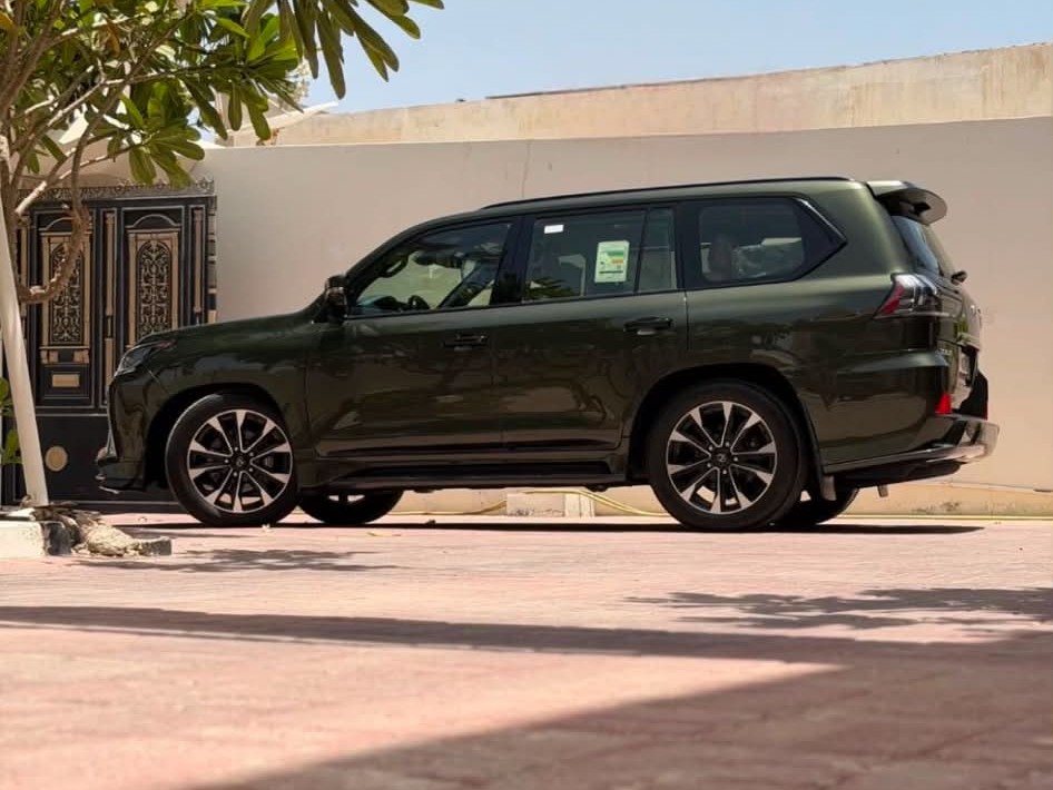 Lexus LX 570 S Black Edition 2021 - Image 2