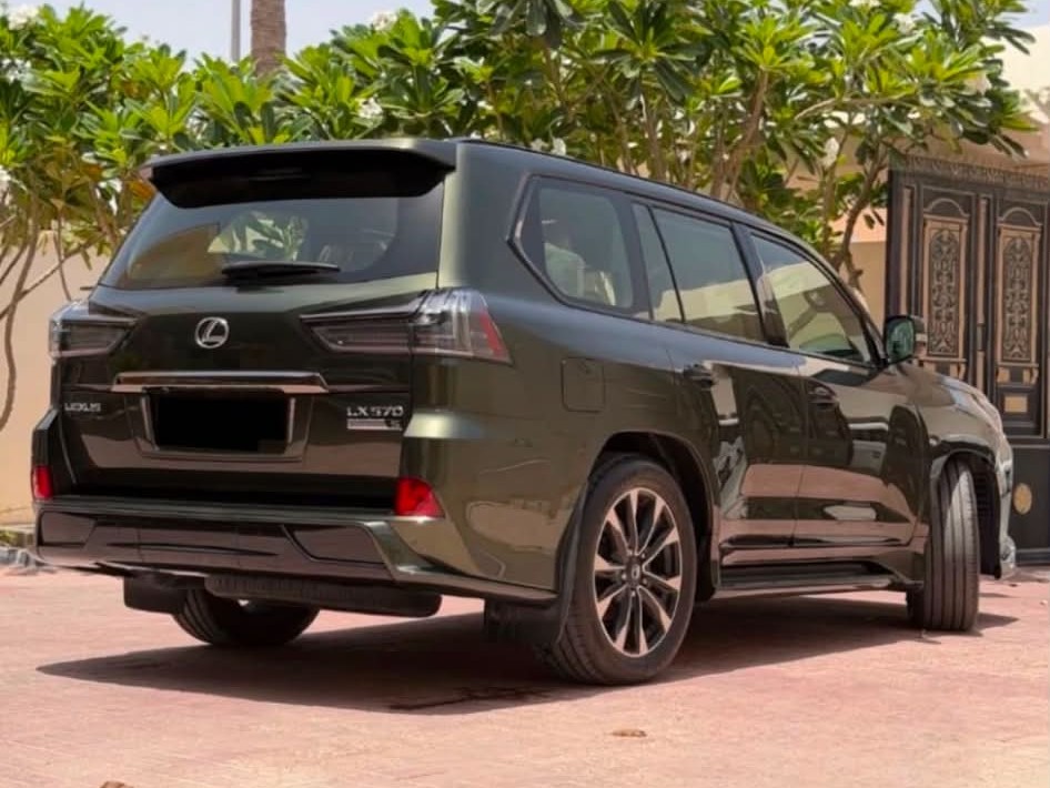 Lexus LX 570 S Black Edition 2021 - Image 4