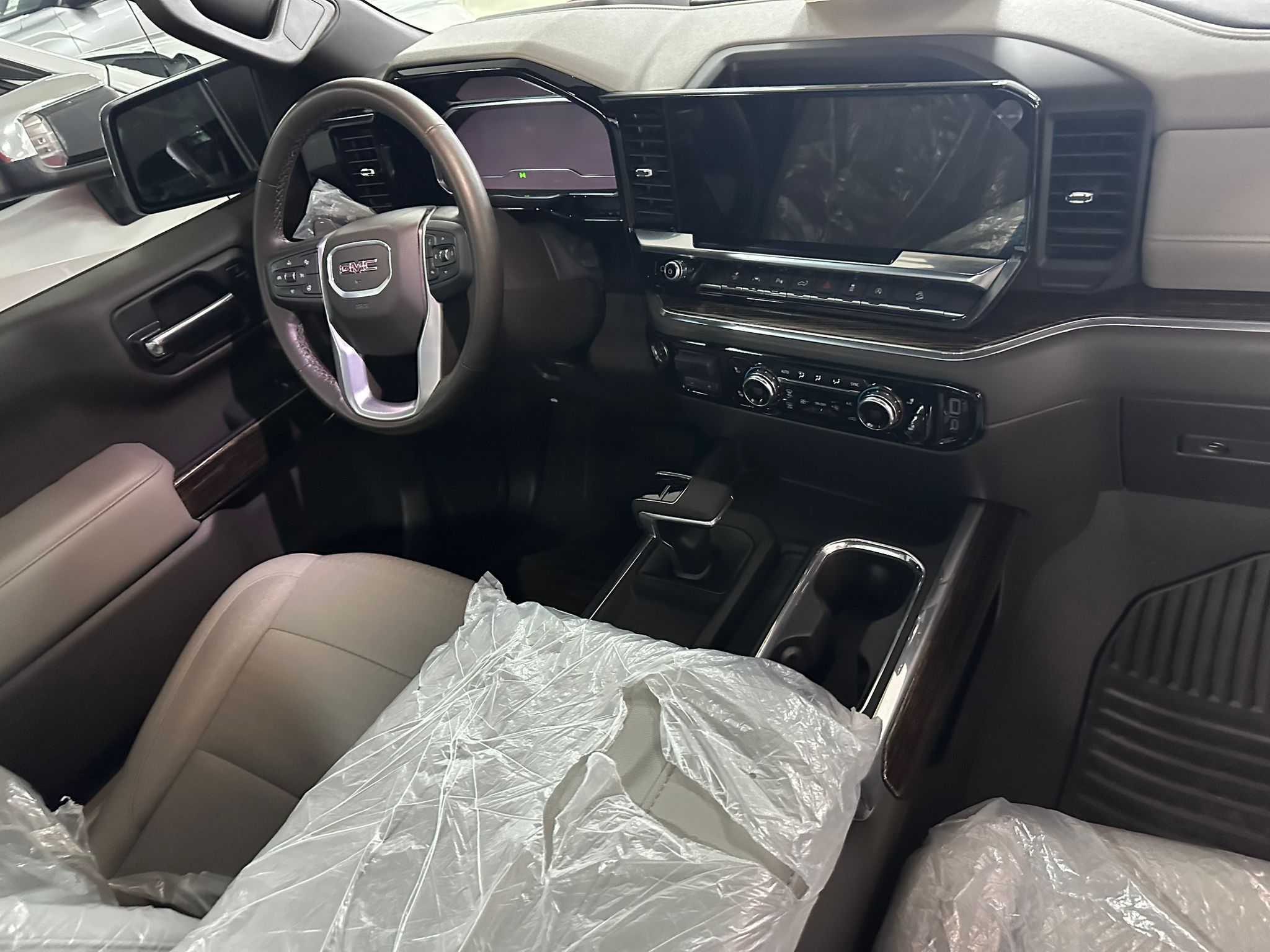 GMC Sierra Elevation  2025 - Image 2