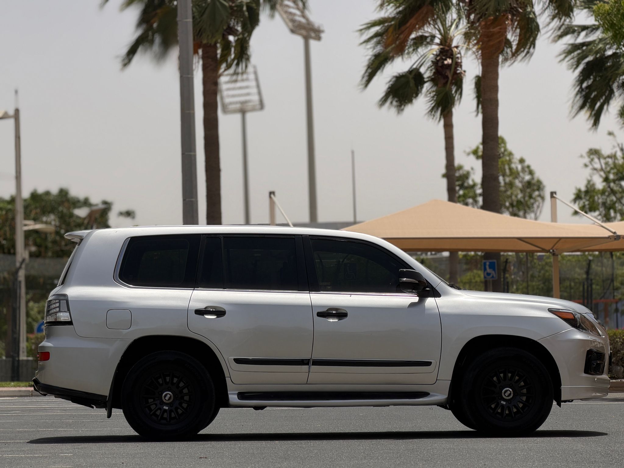Lexus LX 570 2012 - Image 4