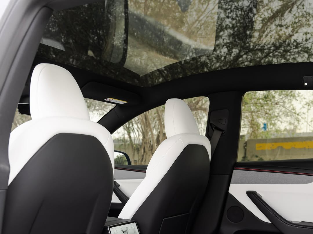 Tesla Model Y Long Range 2026 - Image 2