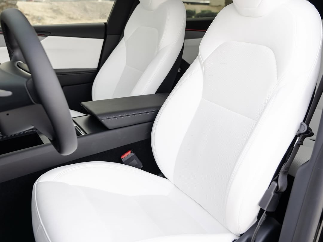 Tesla Model Y Long Range 2026 - Image 4