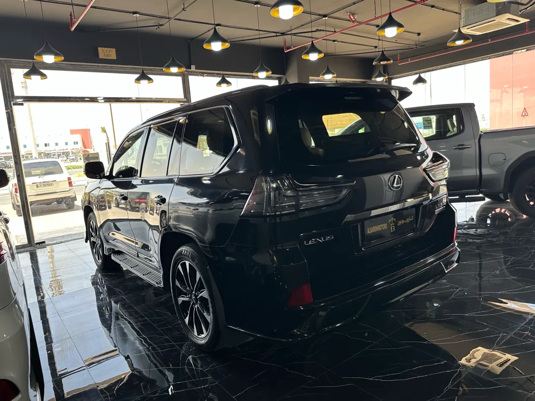 Lexus LX 570 S Black Edition 2021 - Image 2