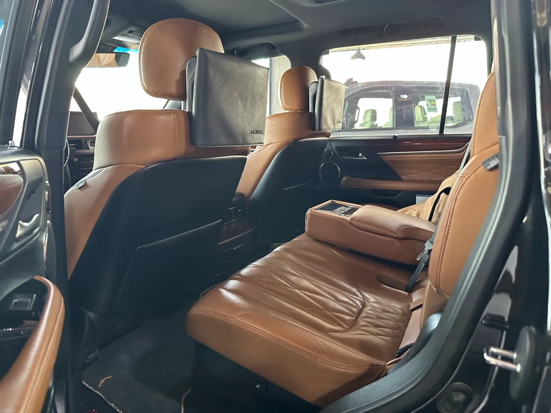 Lexus LX 570 S Black Edition 2021 - Image 4