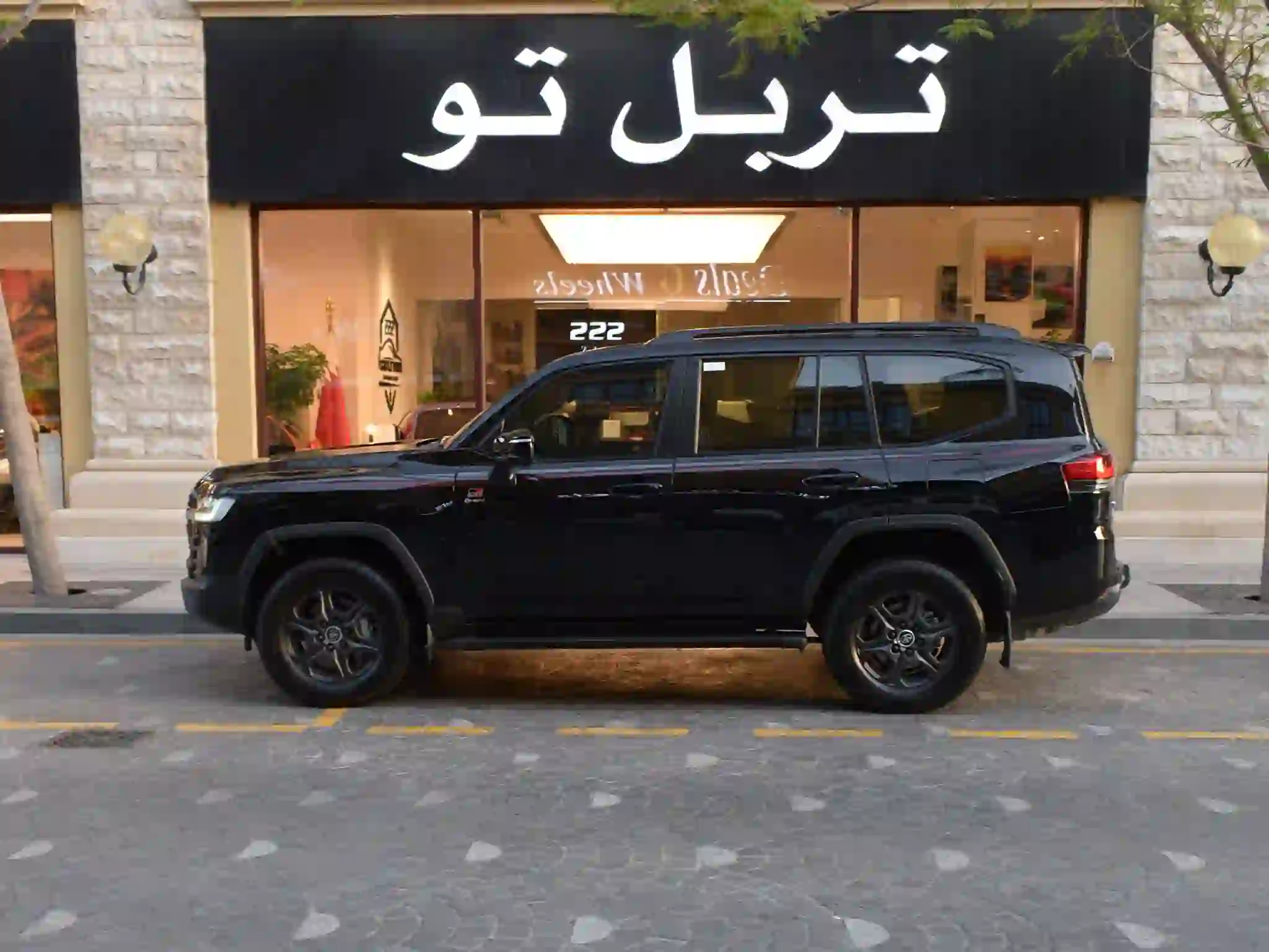 Toyota Land Cruiser G/R HEV 2025 - Image 4