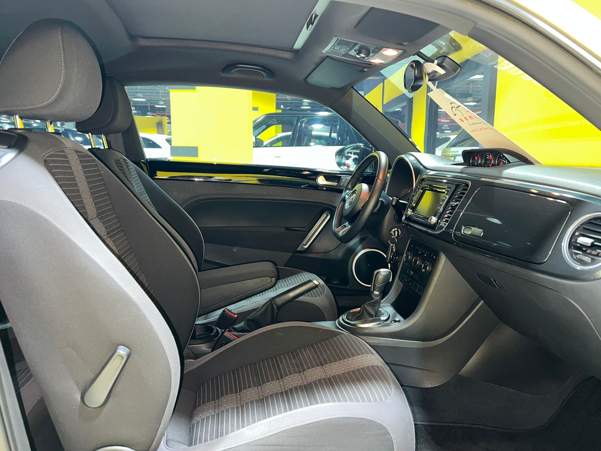 Volkswagen Beetle 2015 - Image 4