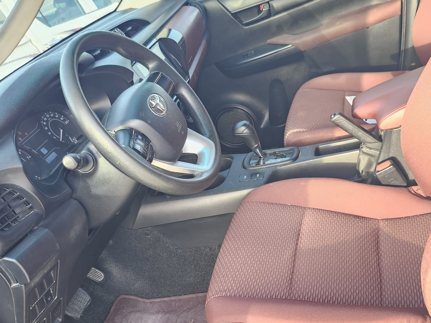 Toyota Hilux 4X4 2024 - Image 4