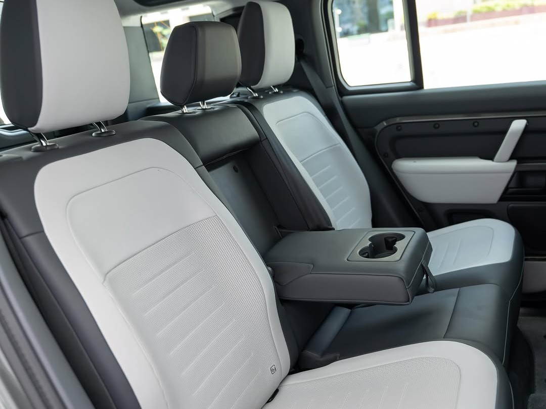 Land Rover Defender OCTA 2025 - Image 3