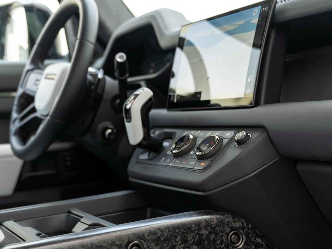 Land Rover Defender OCTA 2025 - Image 4