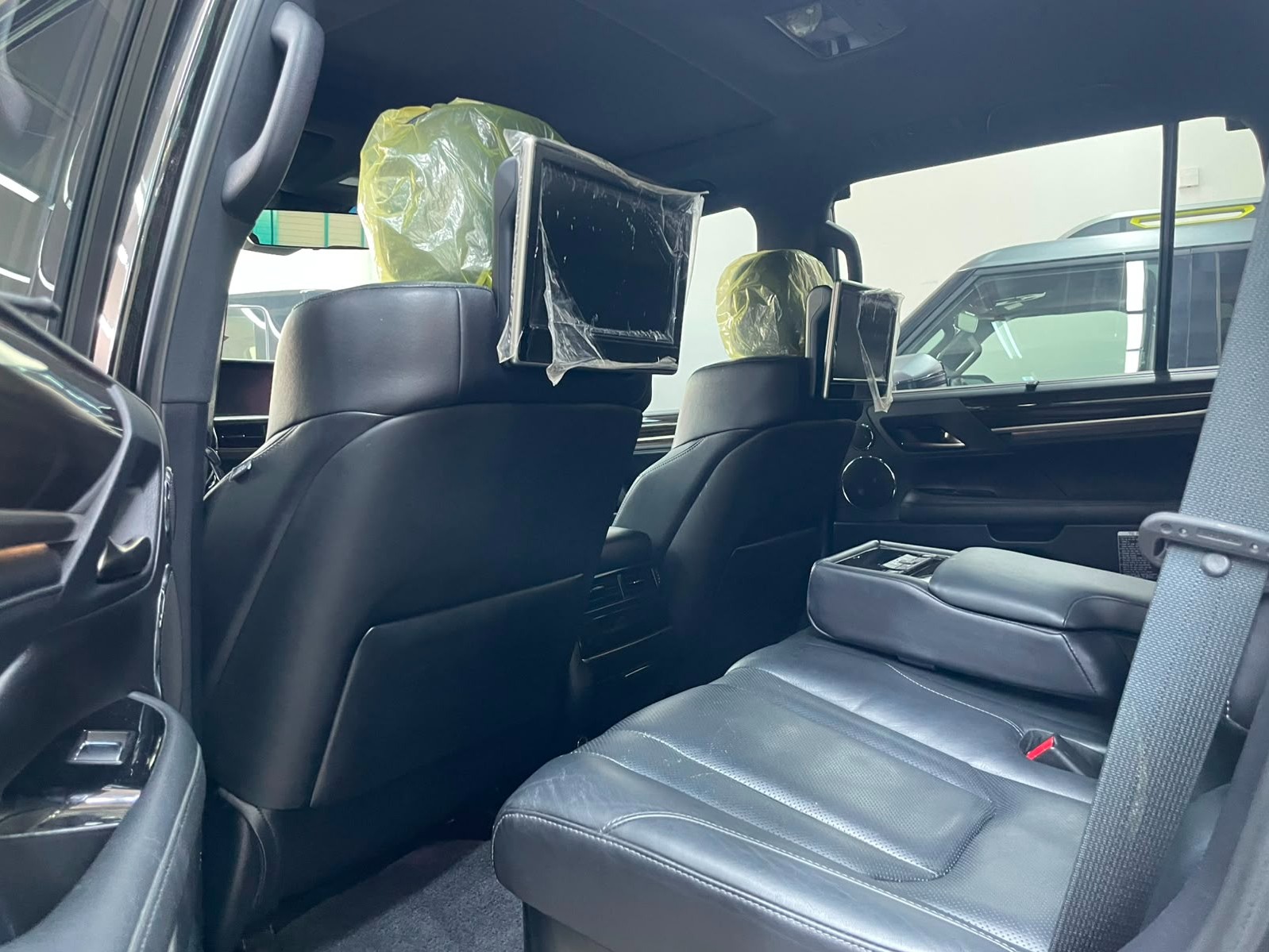 Lexus LX 570 2016 - Image 4