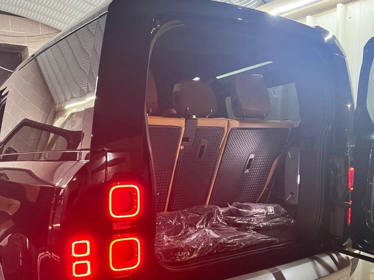 Land Rover Defender 90 3.0i6 X-Dynamic HSE 2023 - Image 2