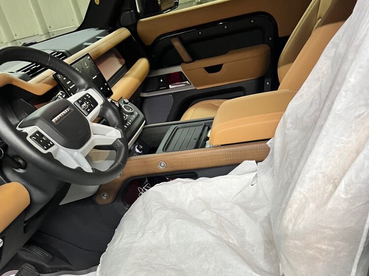 Land Rover Defender 90 3.0i6 X-Dynamic HSE 2023 - Image 4