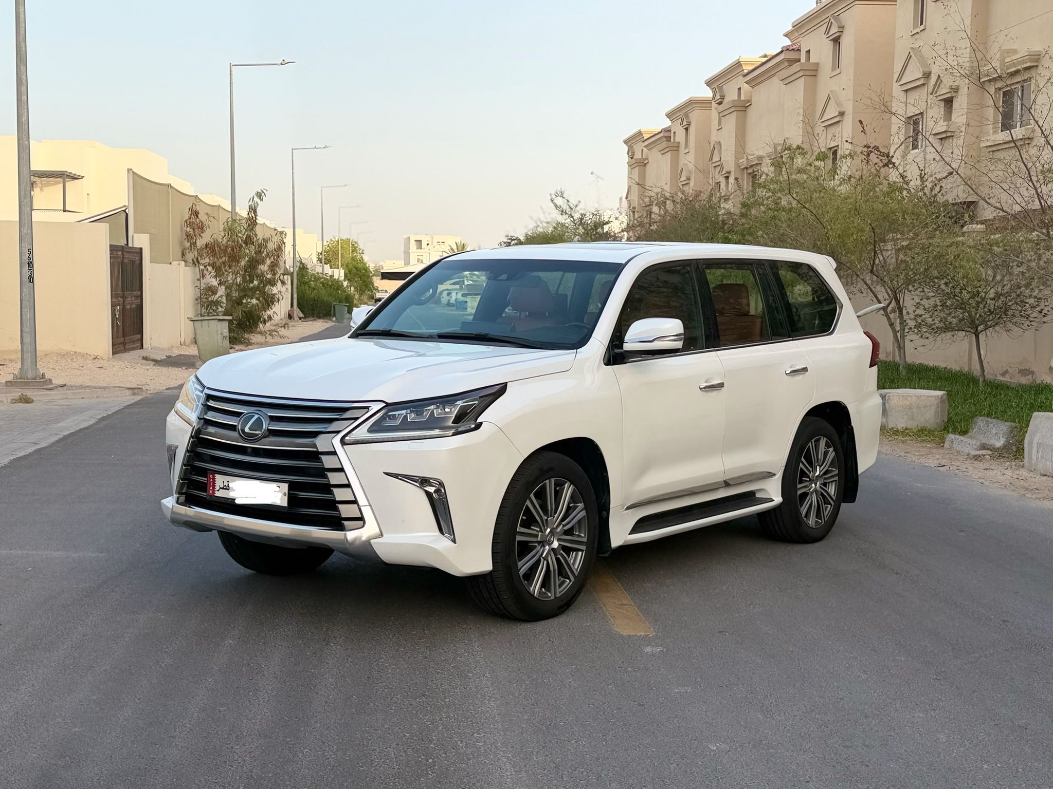 Lexus LX 570 2017 - Image 2