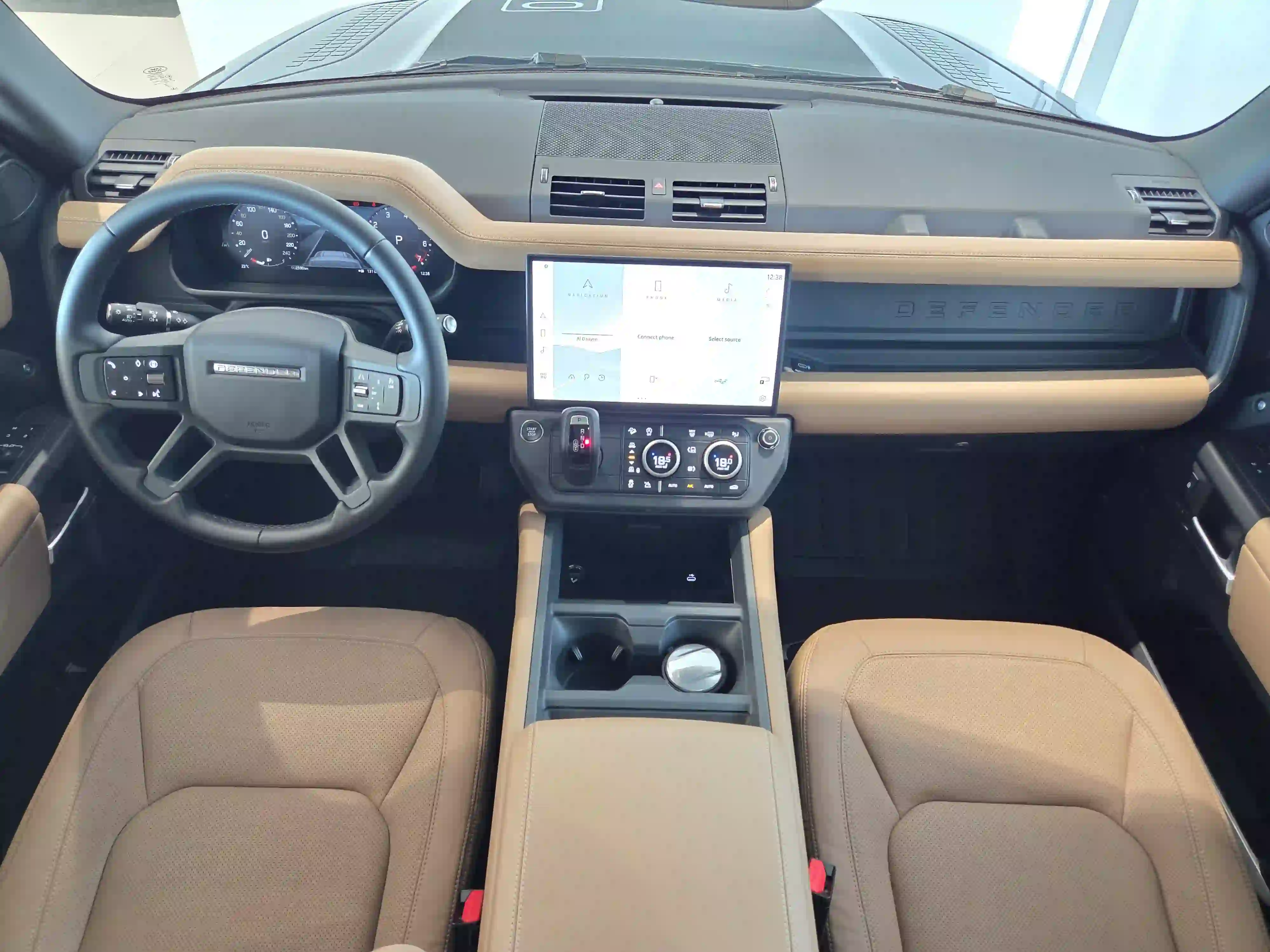 Land Rover Defender 130 3.0i6 SE 2026 — photo 9 for sale in Qatar