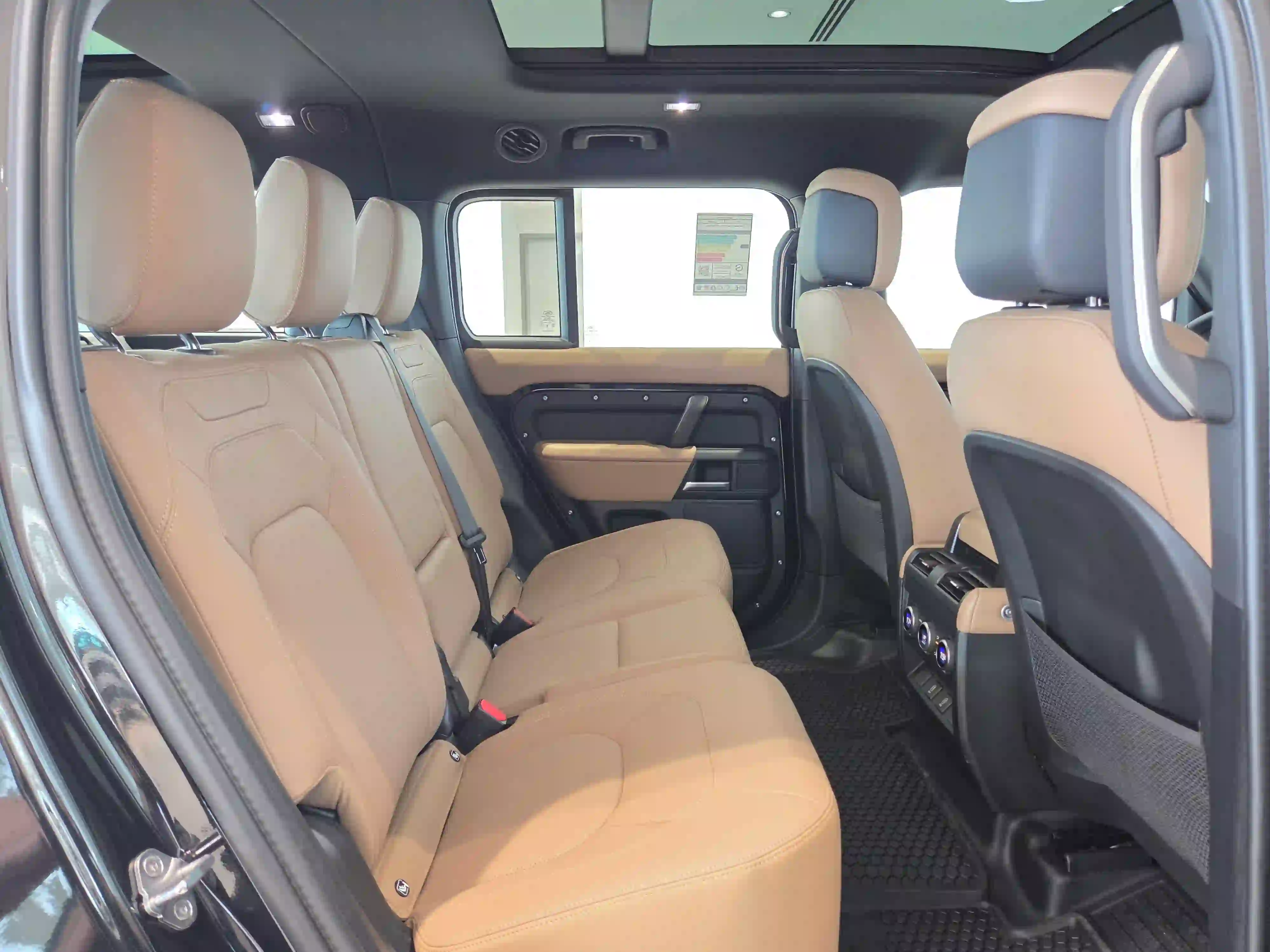 Land Rover Defender 130 3.0i6 SE 2026 — photo 11 for sale in Qatar