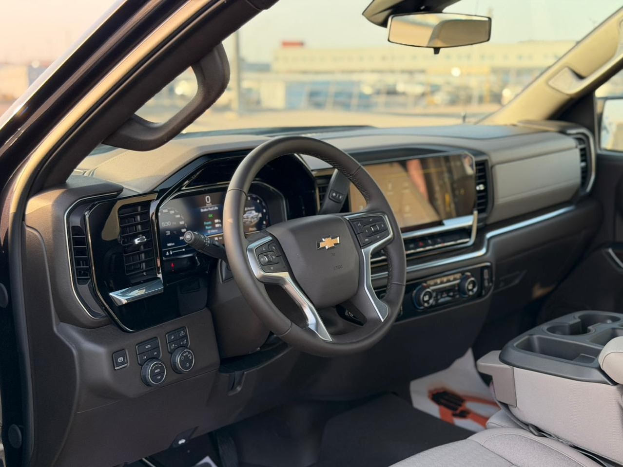Chevrolet Silverado LT 2024 - Image 3