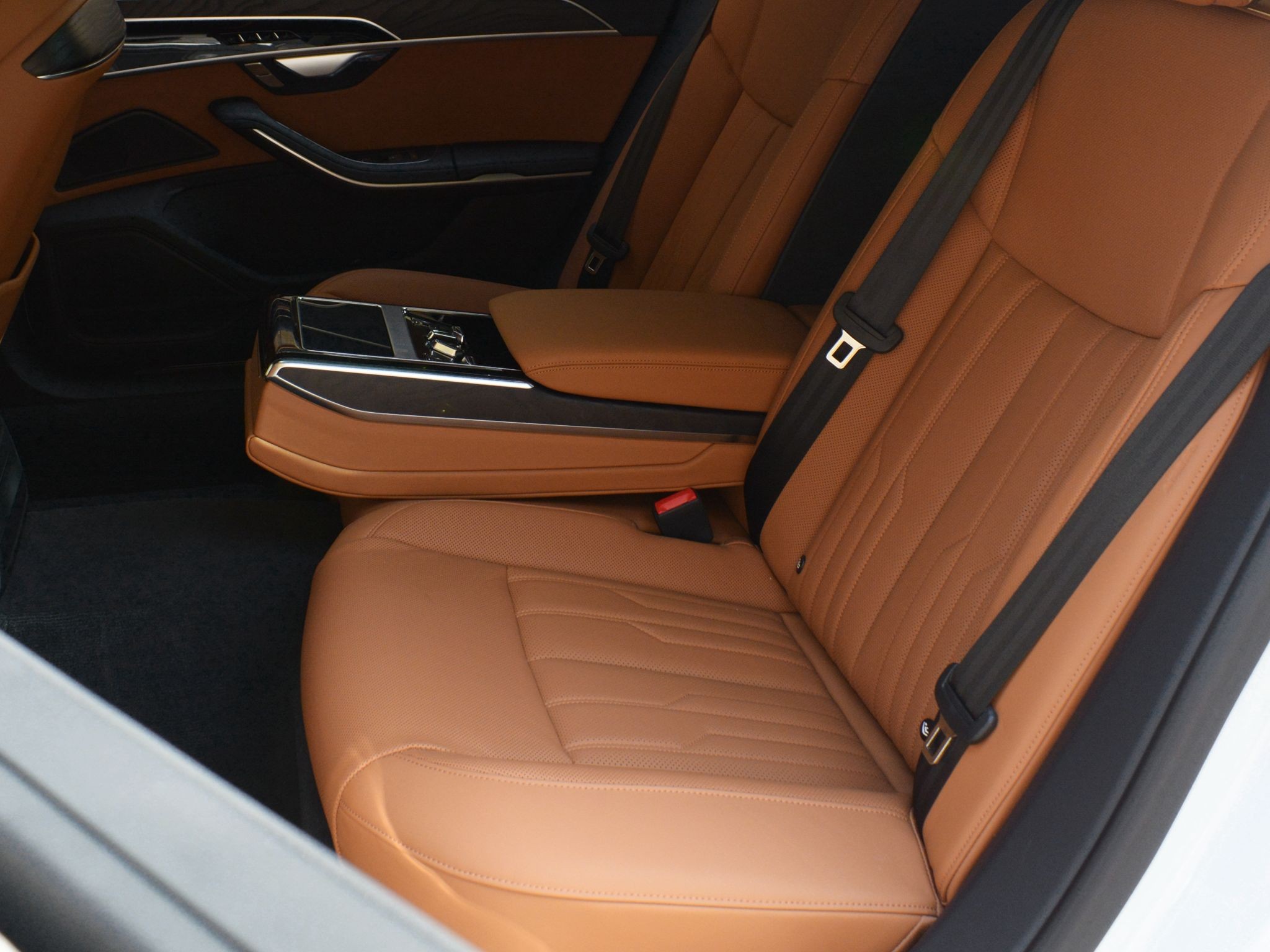 Audi A8 L  2024 - Image 4