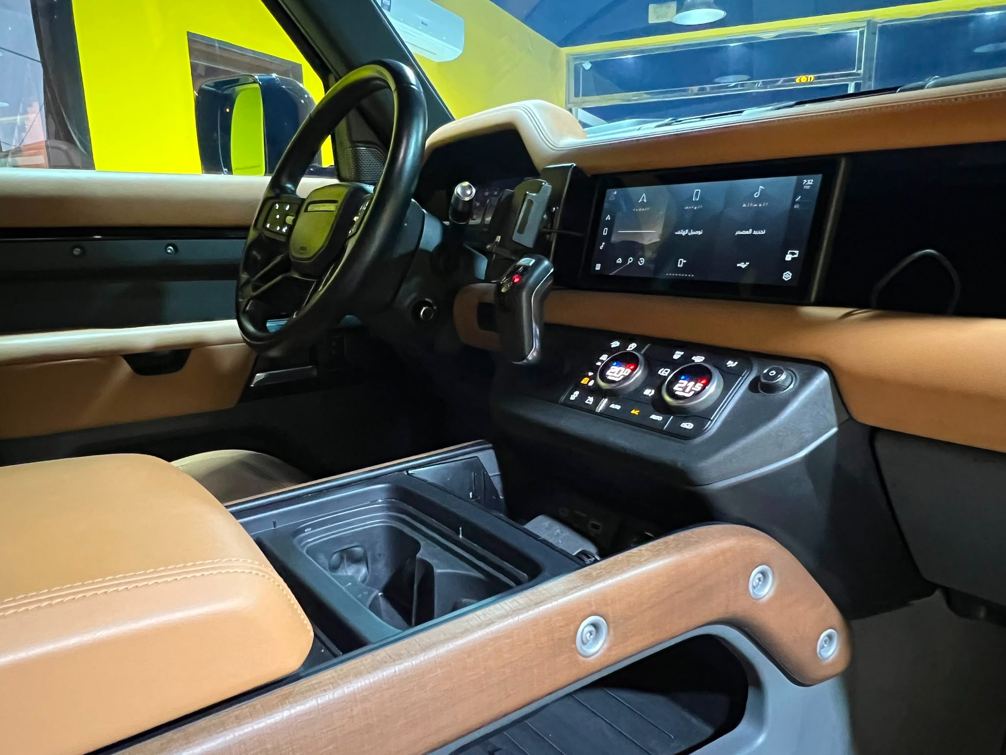 Land Rover Defender 110 HSE 2022 - Image 4
