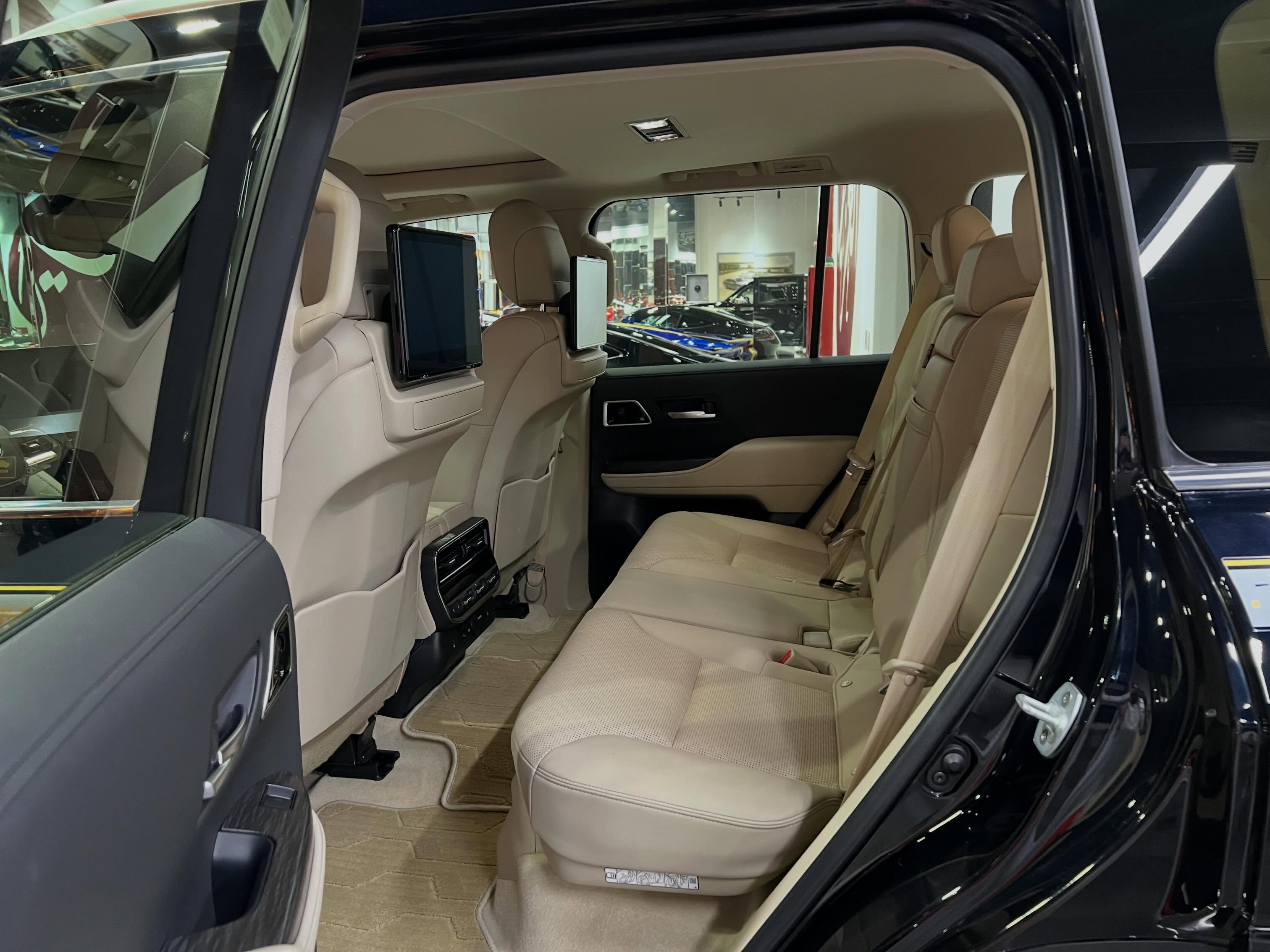 Toyota Land Cruiser VXR Twin Turbo 2025 - Image 4
