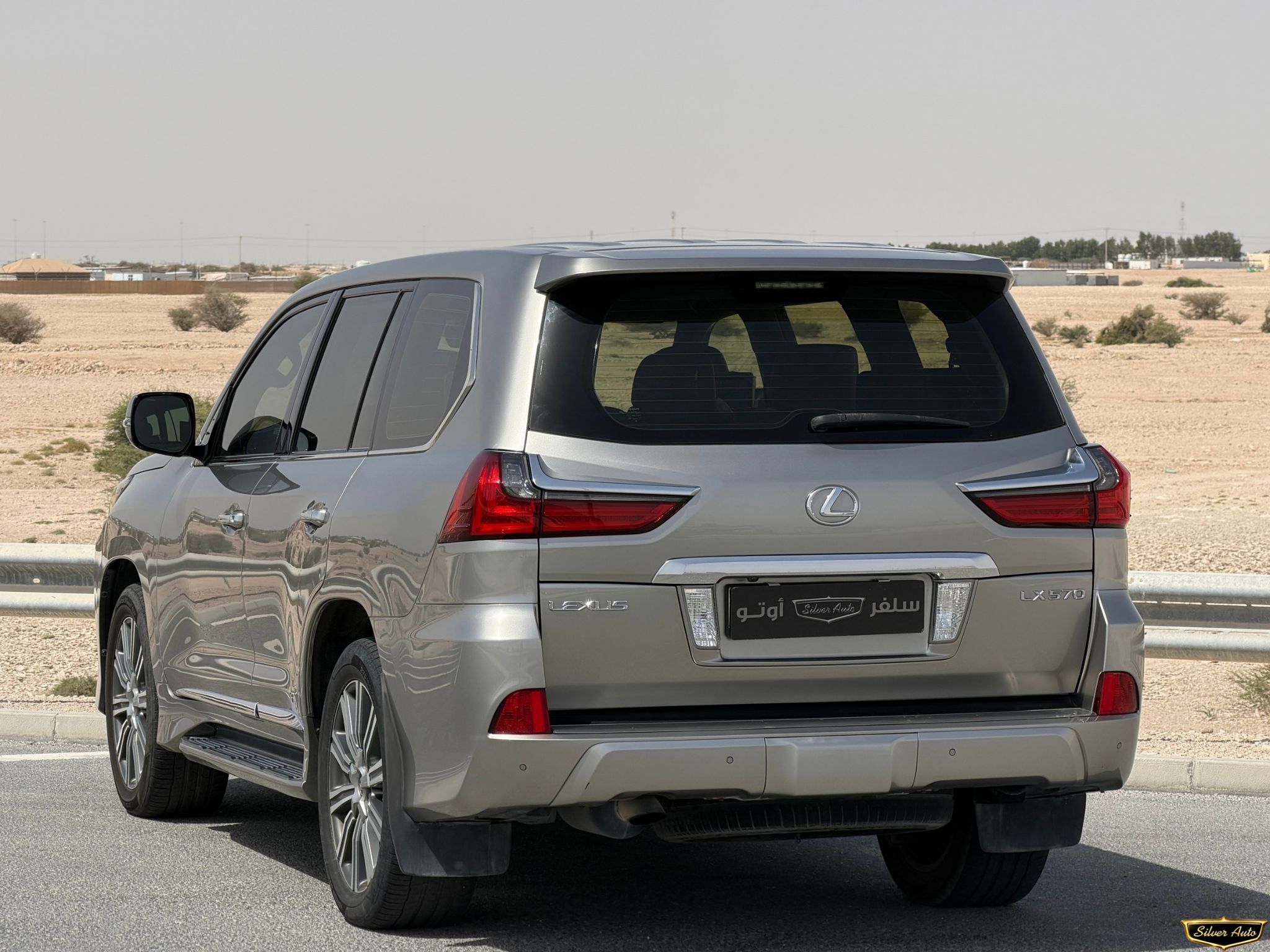 Lexus LX 570 2016 - Image 2