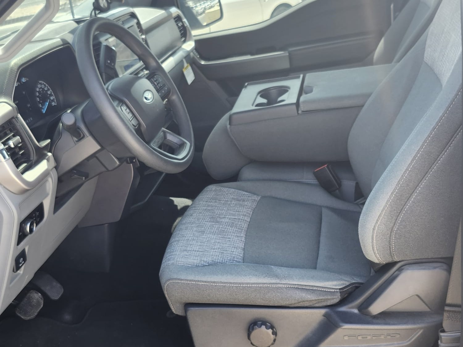Ford F-150 Fx4 2023 - Image 2