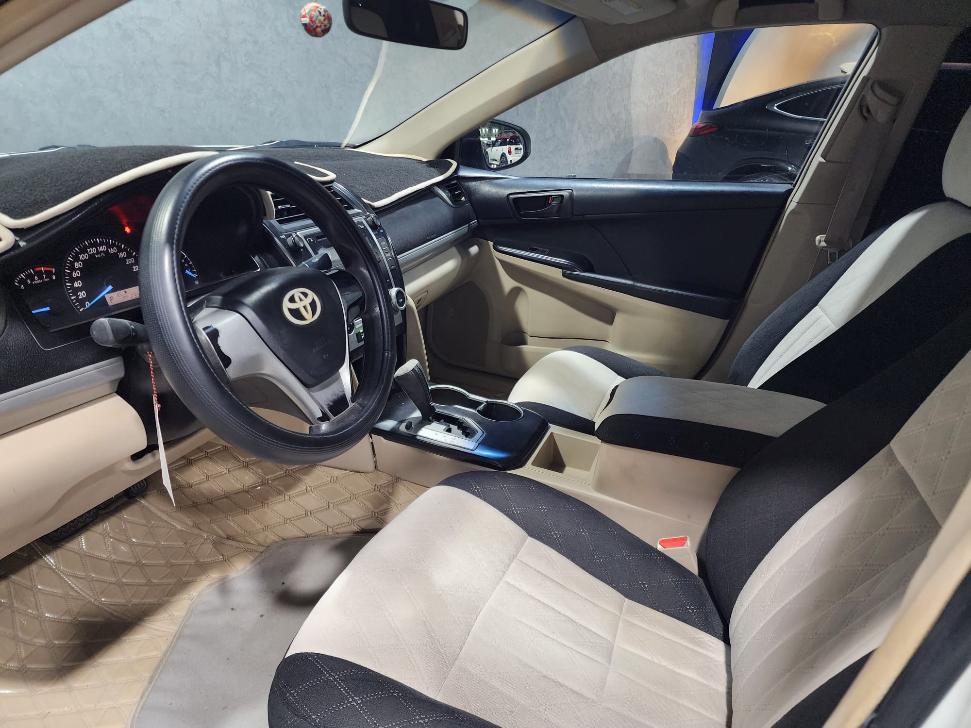 Toyota Camry 2013 - Image 2