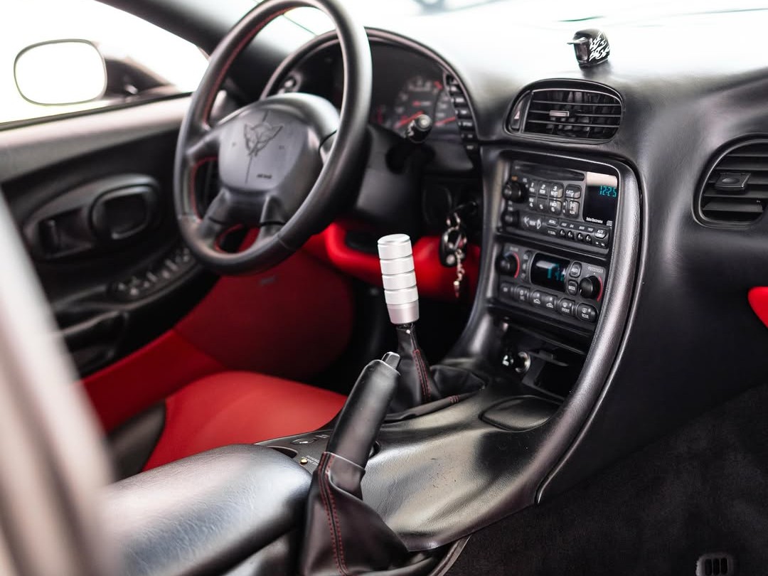 Chevrolet Corvette 2004 - Image 2