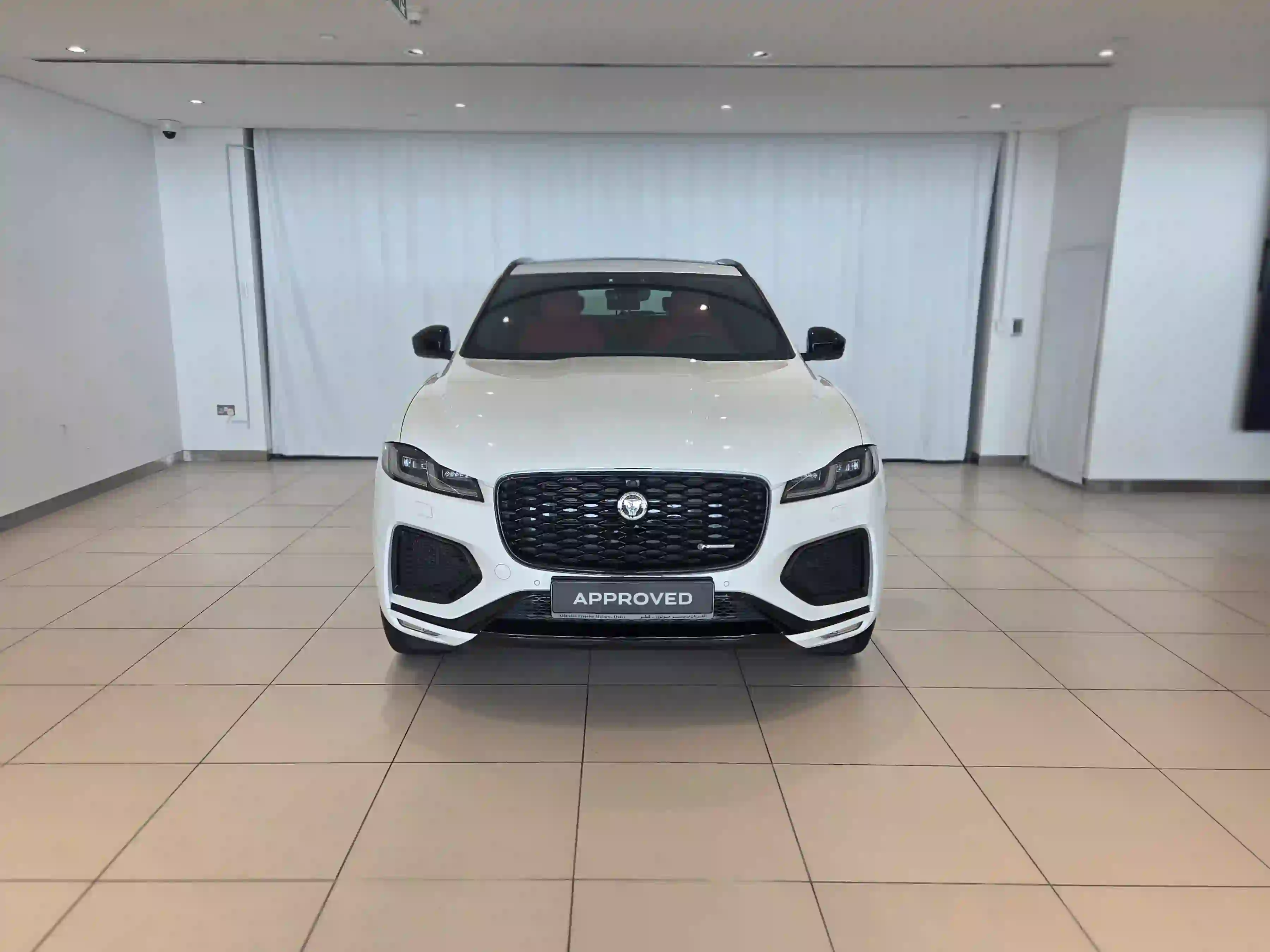 Jaguar F-PACE 2.0 i4 R-Dynamic SE 2024 - Image 2