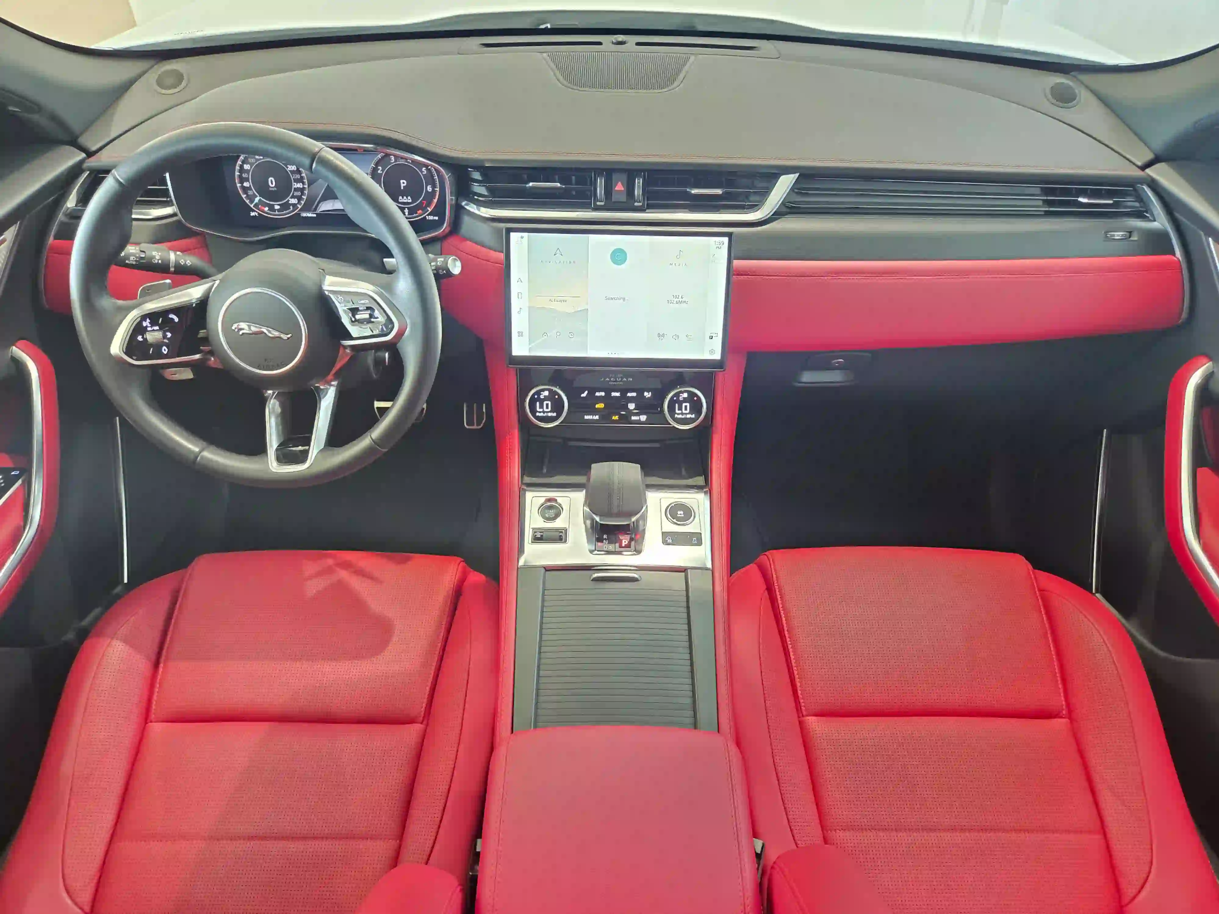 Jaguar F-PACE 2.0 i4 R-Dynamic SE 2024 - Image 4