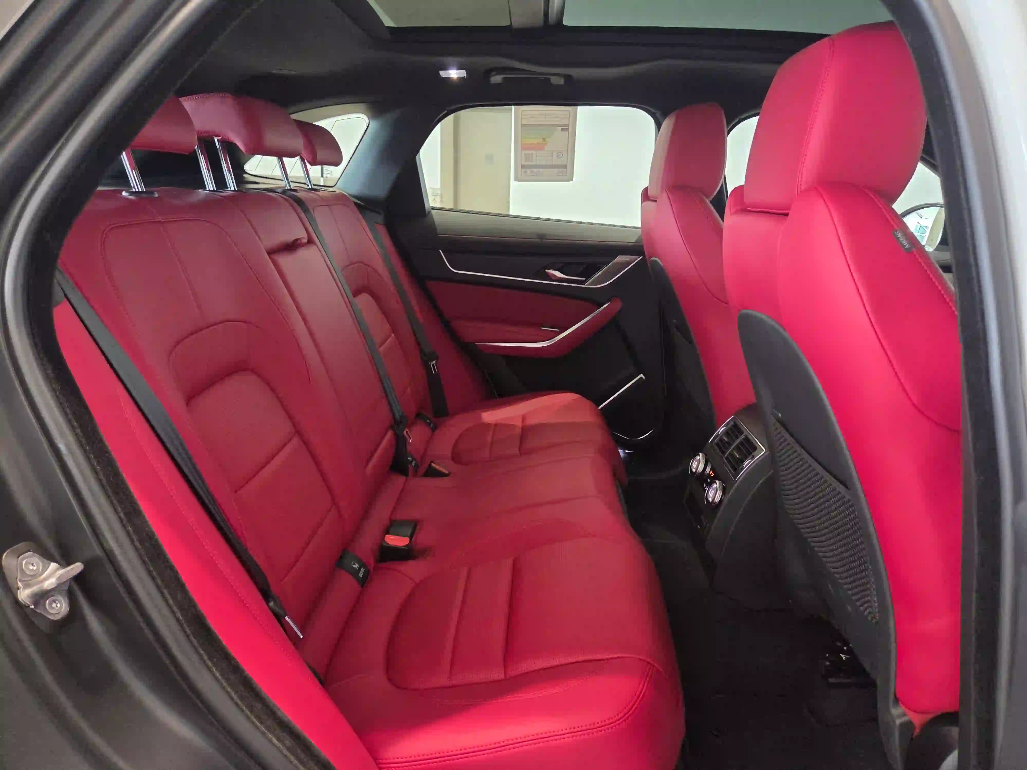 Jaguar F-PACE 2.0 i4 R-Dynamic SE 2024 — photo 11 for sale in Qatar