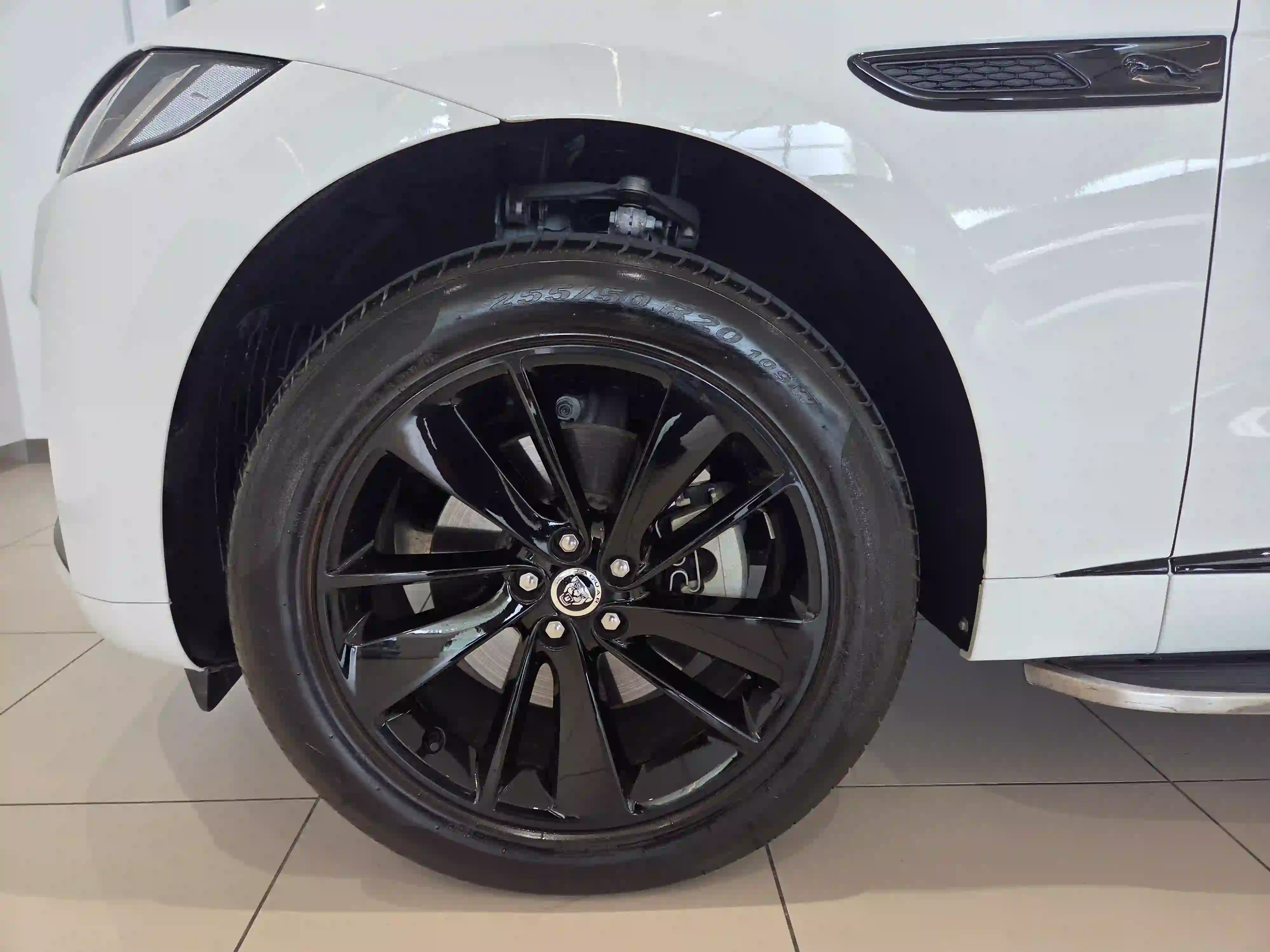 Jaguar F-PACE 2.0 i4 R-Dynamic SE 2024 — photo 12 for sale in Qatar