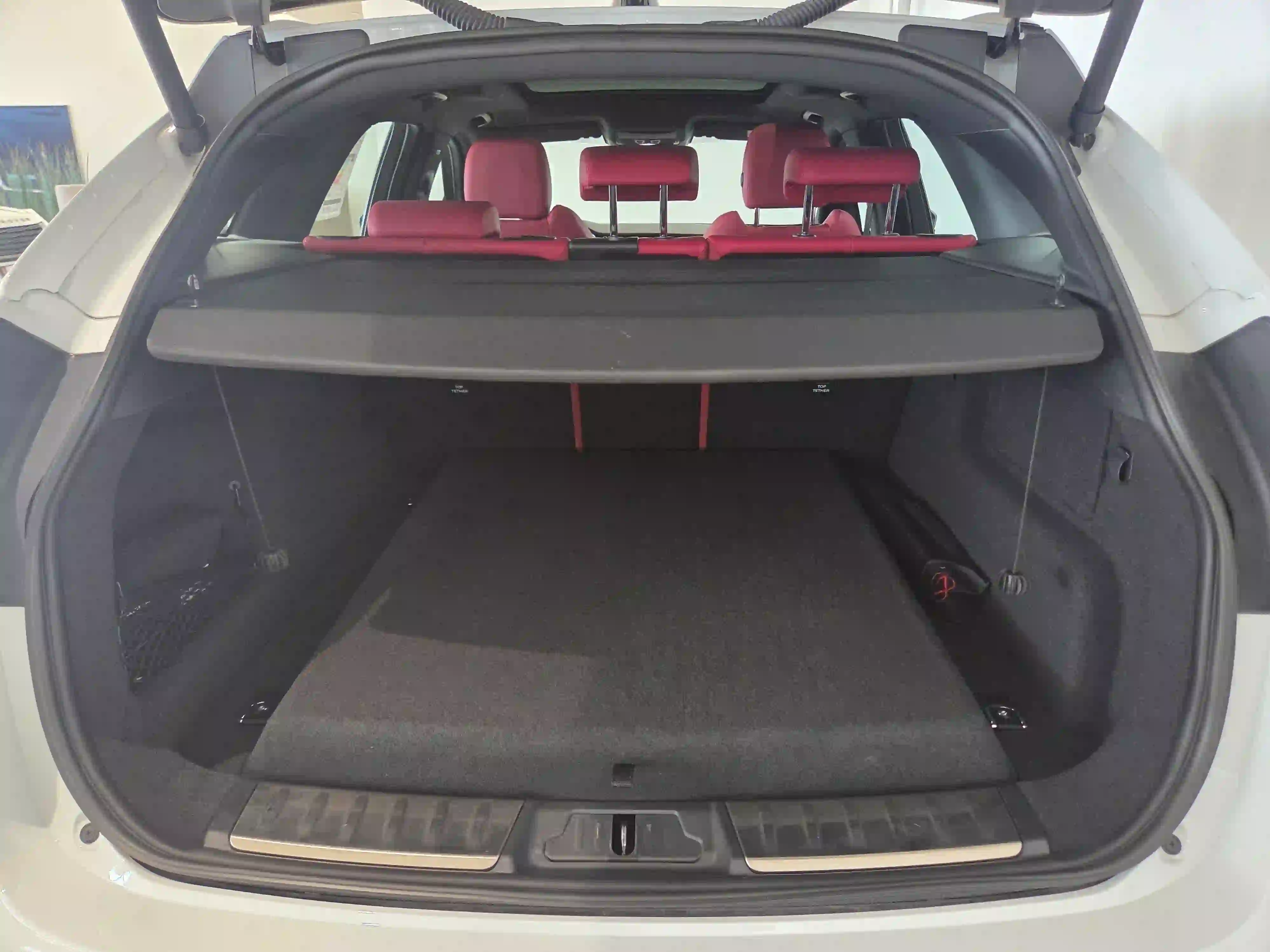 Jaguar F-PACE 2.0 i4 R-Dynamic SE 2024 — photo 13 for sale in Qatar