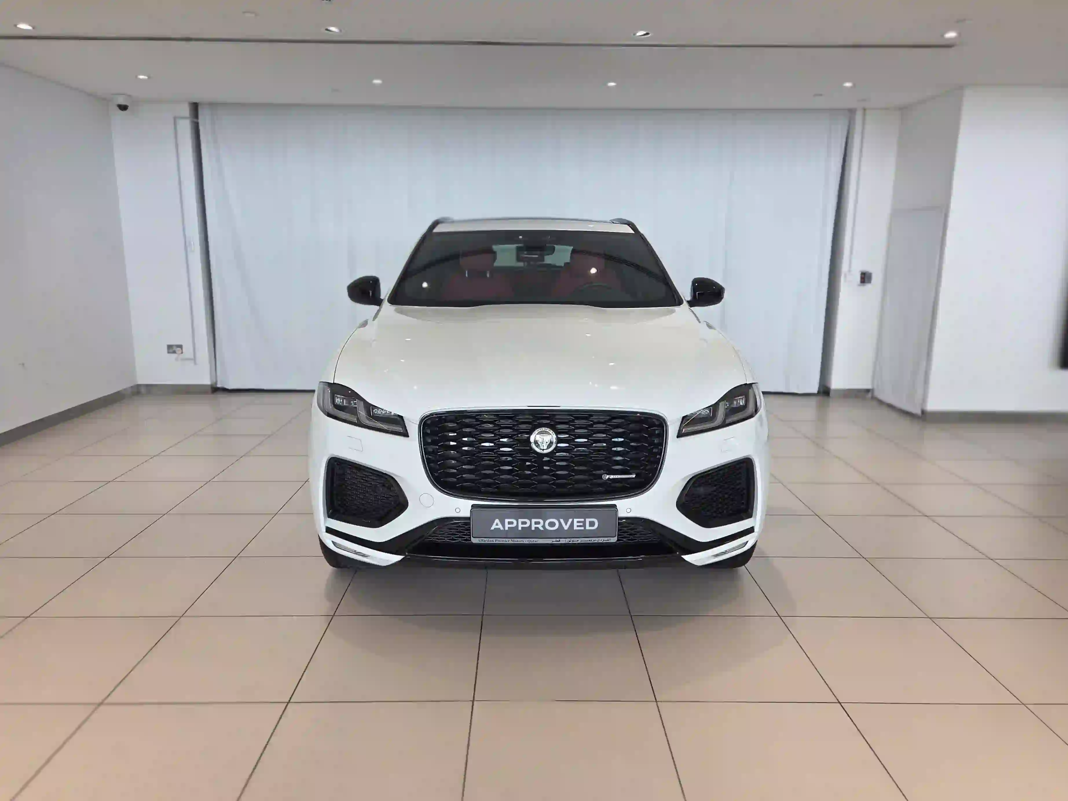 Jaguar F-PACE 2.0 i4 R-Dynamic SE 2024 - Image 4
