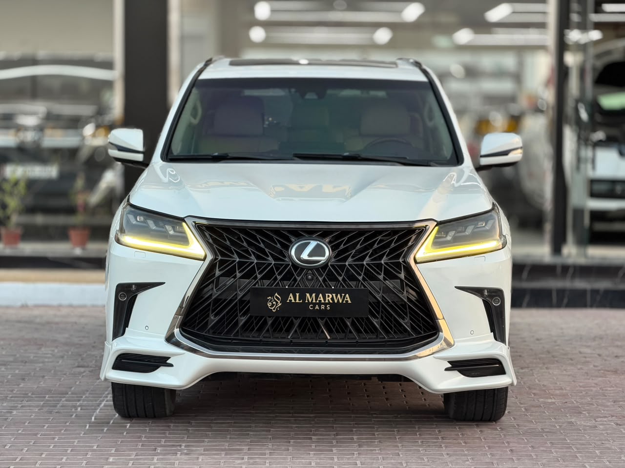 Lexus LX 570 2016 - Image 2